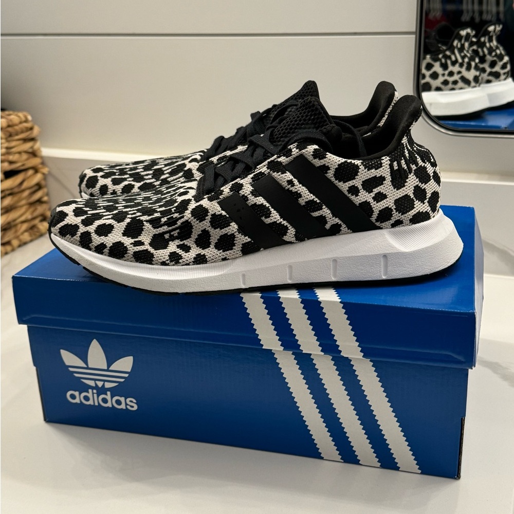 Adidas Swift Run Leopard Cheetah Print Sneaker Shoes BD7962 Women’s Size 8.5 NIB